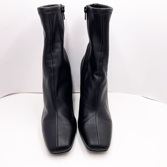 {Steve Madden} Lynden Stretch Block Heel Ankle Boot - Picture 6 of 16